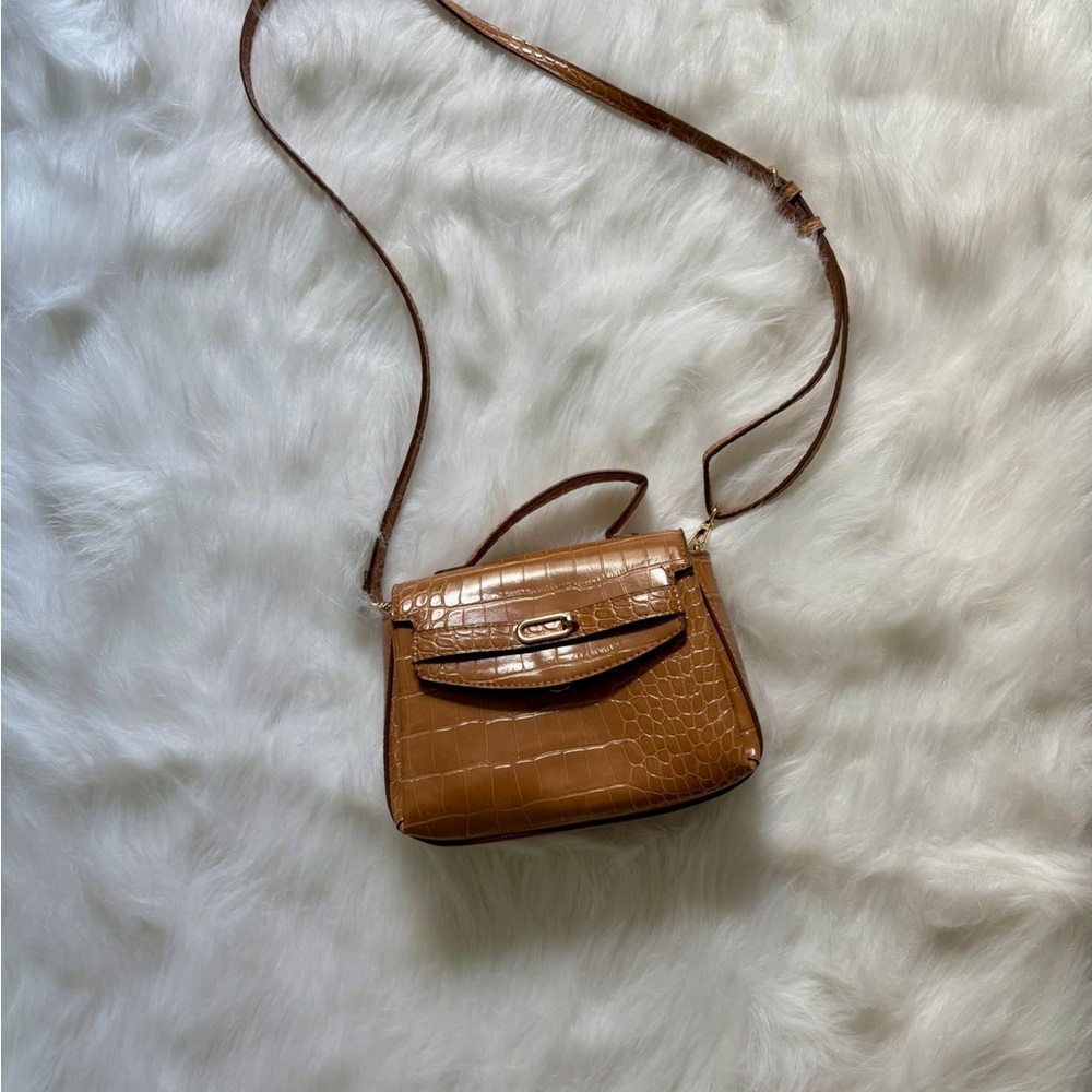 Elegant Brown Crocodile-Embossed Women's Bag